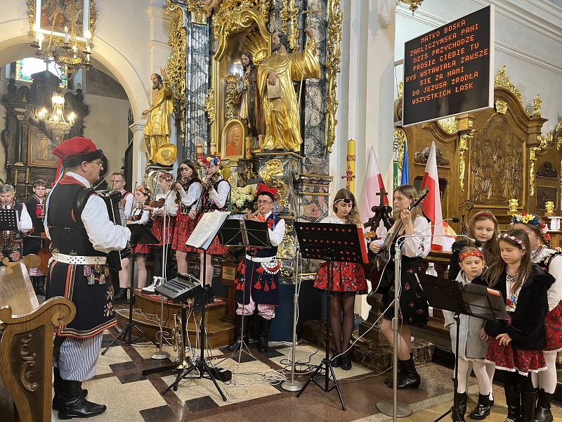 Manifestacja patriotyczna z Heligonistami i Kapelą św. Idziego