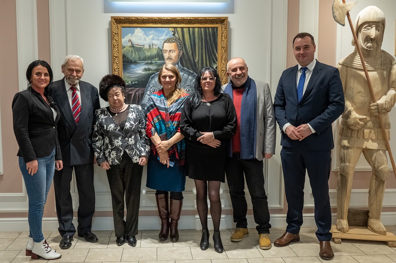 zdjęcie pamiatkowe pod jordanem